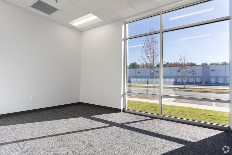 More Photos Of 1050 Douglas Hills Rd, Lithia Springs Unknown For Lease