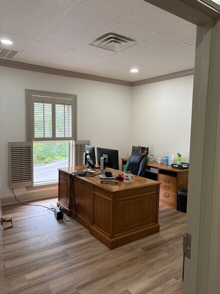 More Photos Of 823 Chickamauga Ave, Rossville Office For Lease