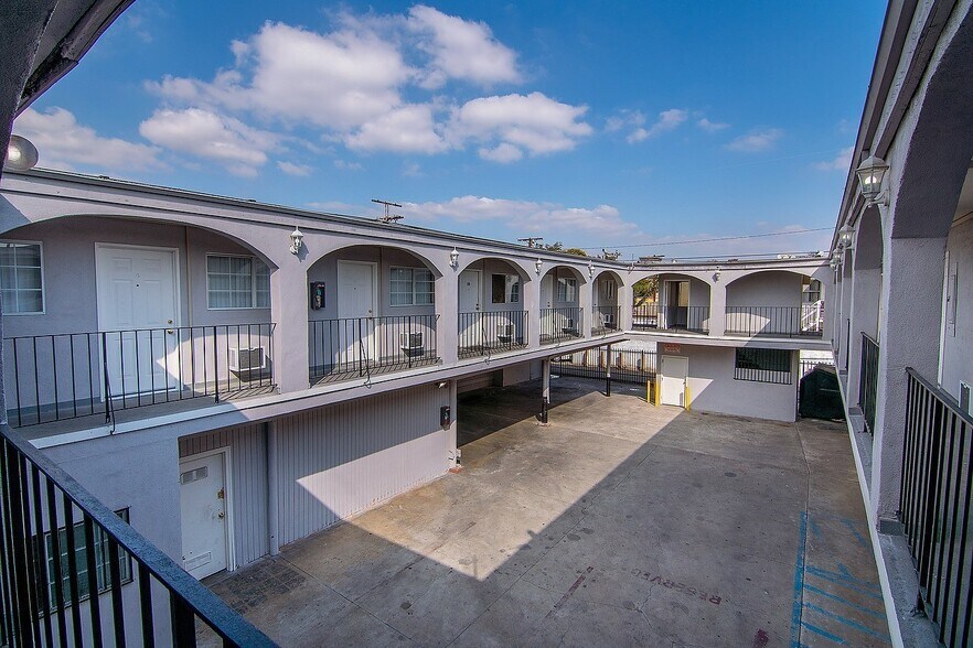 More Photos Of 4905 W Adams Blvd, Los Angeles Apartments For Sale