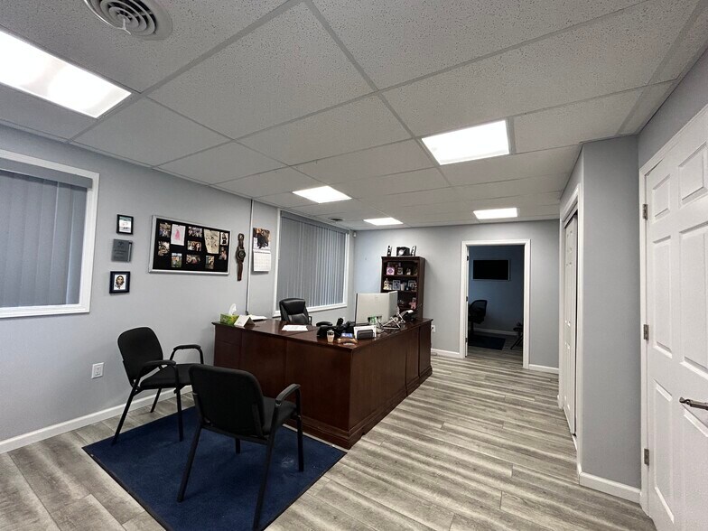 More Photos Of 150 Riverside Dr, Battle Creek Office For Sale