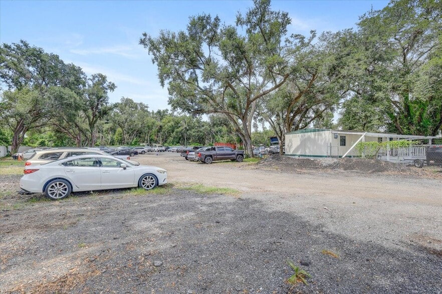 More Photos Of 11309 E US Highway 92, Seffner Flex For Sale