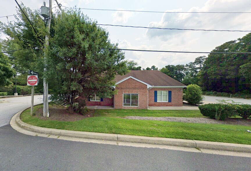 More Photos Of 201 Mt Carmel Rd, Parkton Bank For Lease