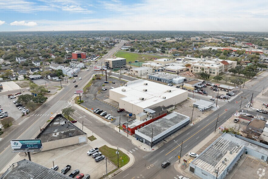 More Photos Of 1737 S Staples St, Corpus Christi Freestanding For Sale