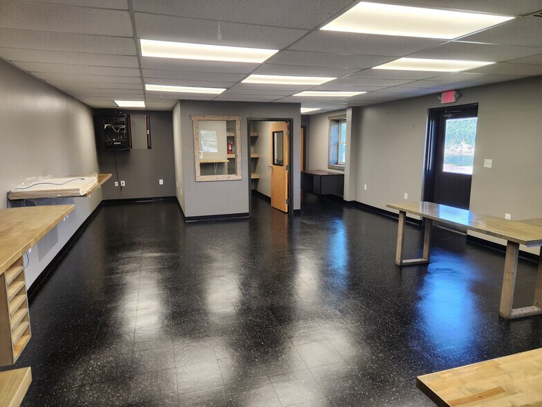 More Photos Of 1111 Virginia St, Mobile Industrial For Lease