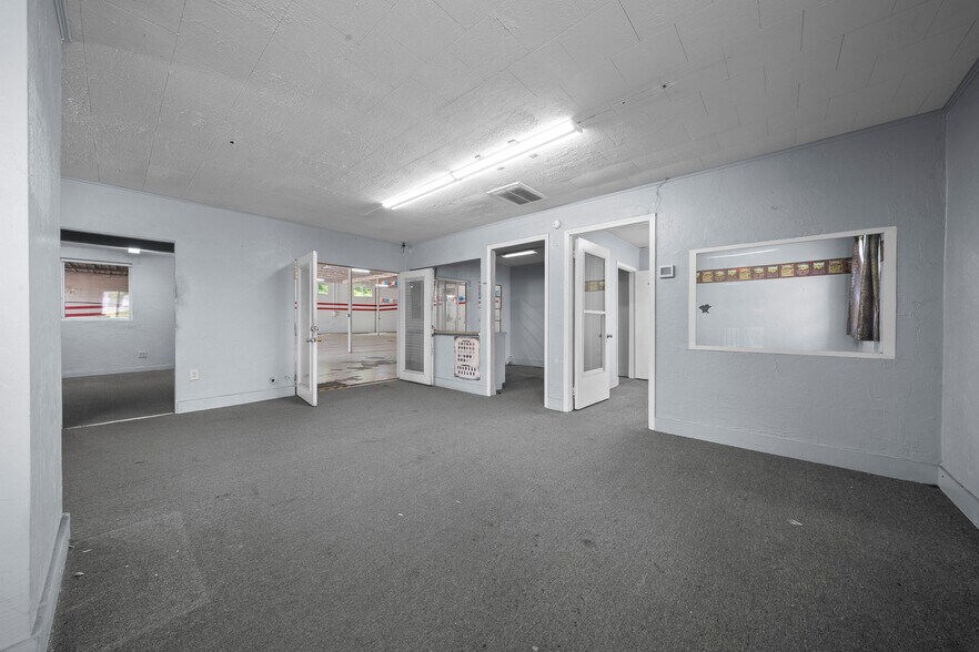 More Photos Of 4450 S Pine Ave, Ocala Warehouse For Lease