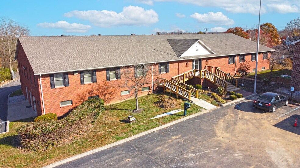 More Photos Of 111 Saint James Ct, Frankfort Office For Lease