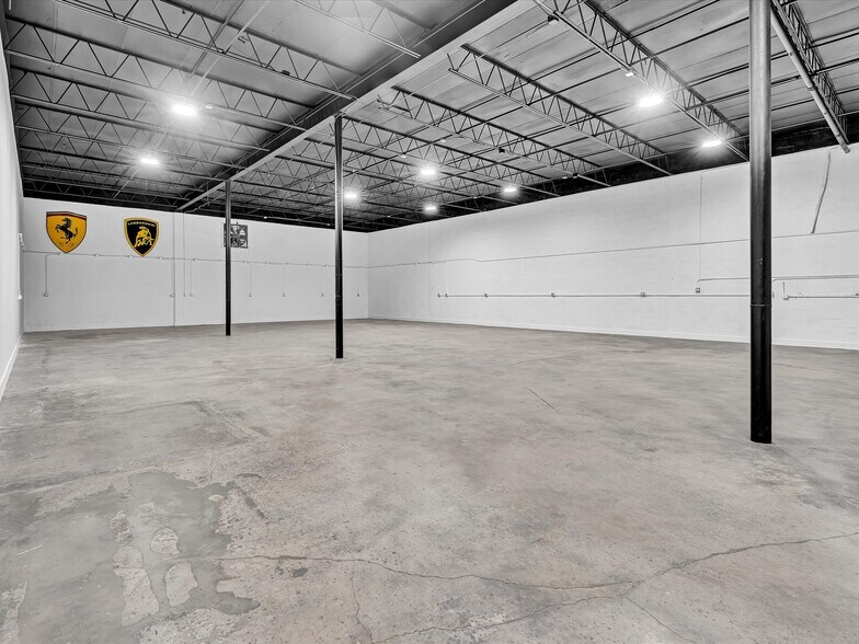 More Photos Of 7880-7882 NW 56th St, Miami Warehouse For Lease