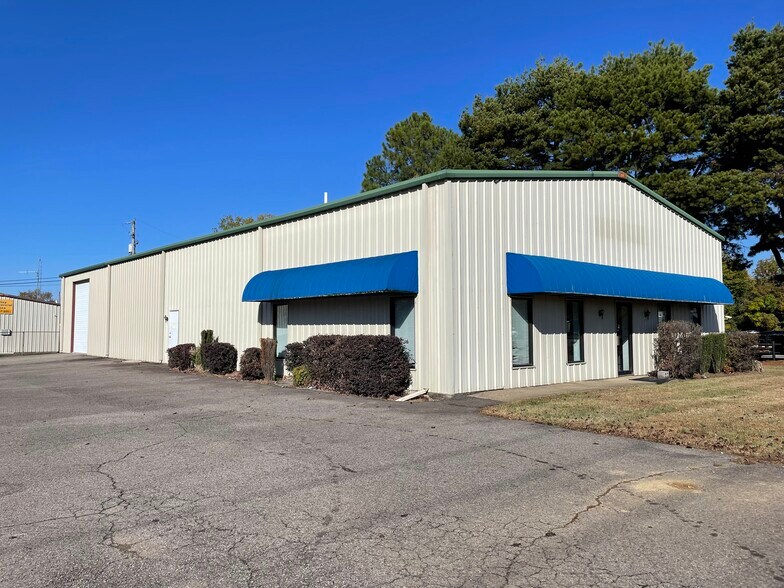 Primary Photo Of 515 Weir Rd, Russellville Freestanding For Lease