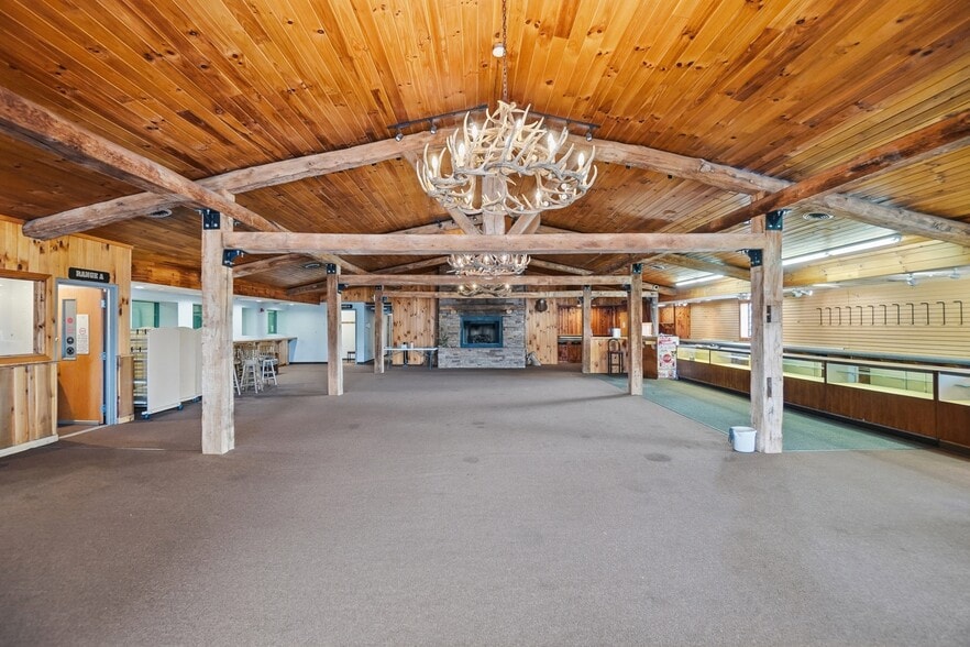 More Photos Of 309 E Leffel Ln, Springfield Freestanding For Sale