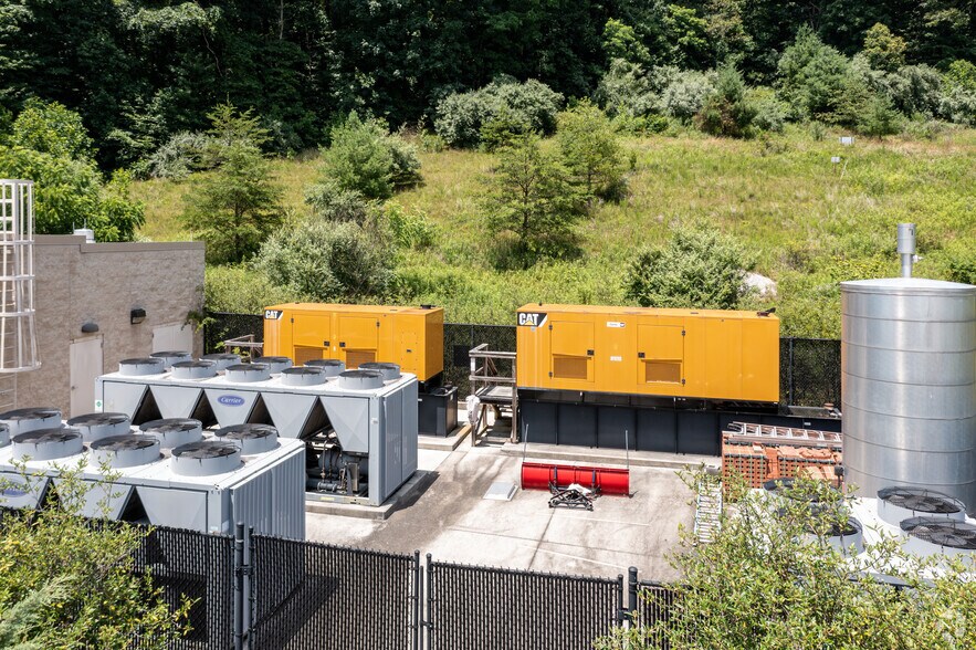 More Photos Of 201 Resting Tree Dr, Bristol Office For Lease