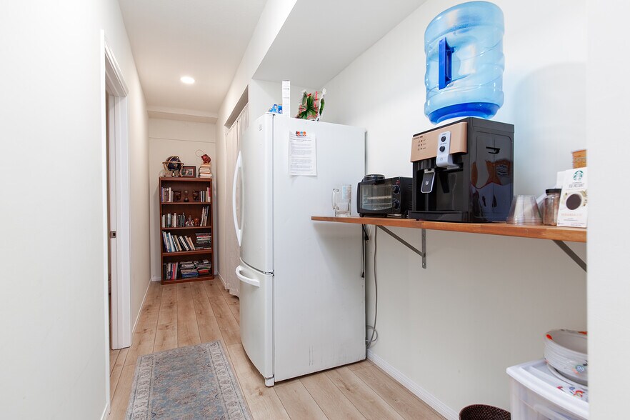 More Photos Of 1940 Garnet Ave, San Diego Medical For Sale