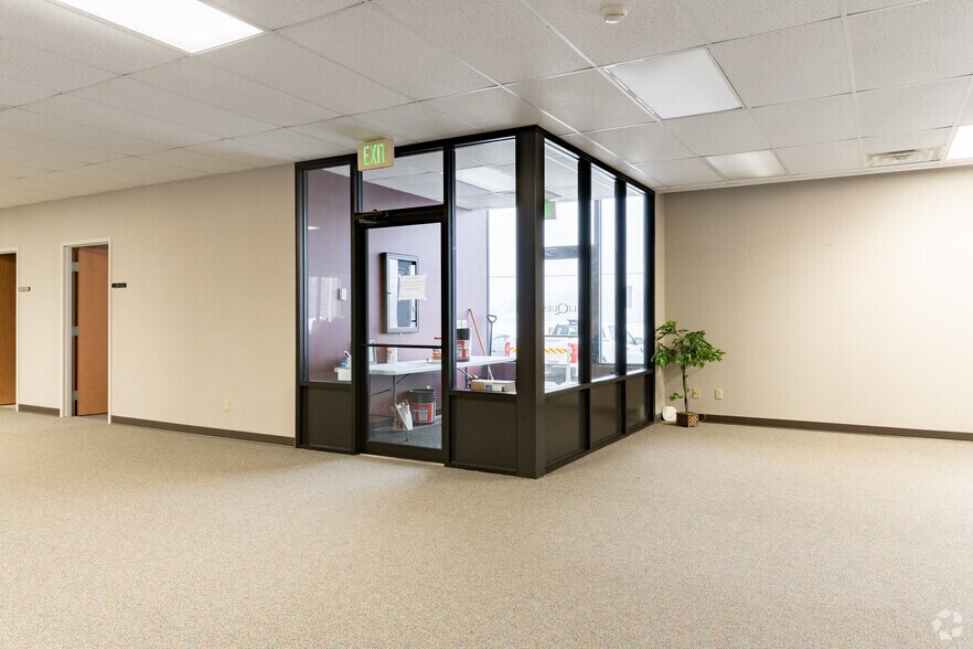 More Photos Of 8645 E Backwater Rd, North Webster Showroom For Sale