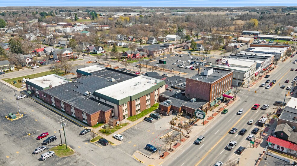 More Photos Of 604 N McEwan St, Clare Hotel For Sale