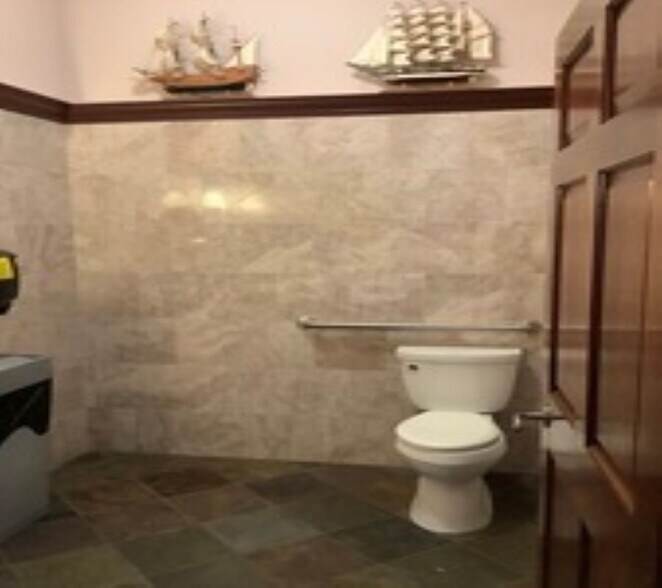 More Photos Of 38 W Grand Ave, Fox Lake Storefront Retail Office For Lease