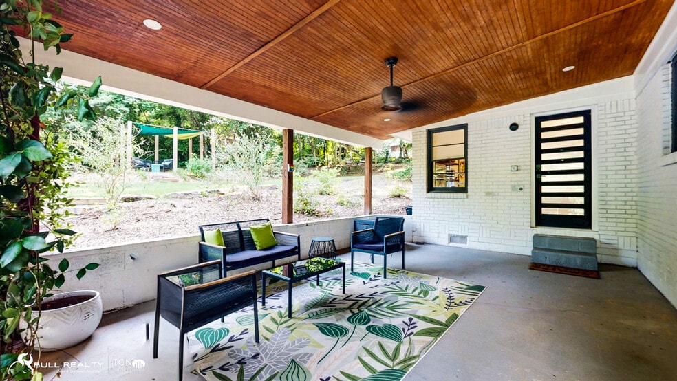 More Photos Of 3232 Memorial Dr, Decatur Office For Sale