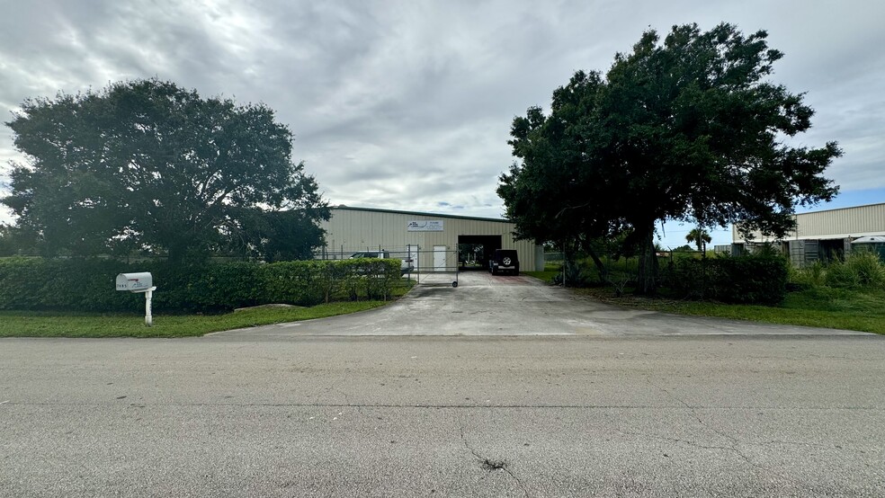 Primary Photo Of 7485 Commercial Cir, Fort Pierce Warehouse For Sale