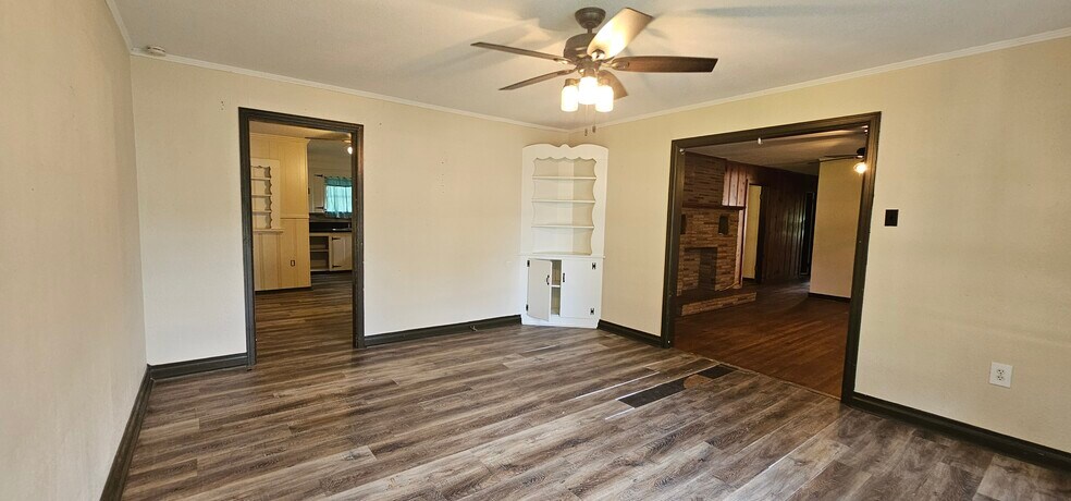 More Photos Of 401 E Pine St, Edgewood Office For Sale