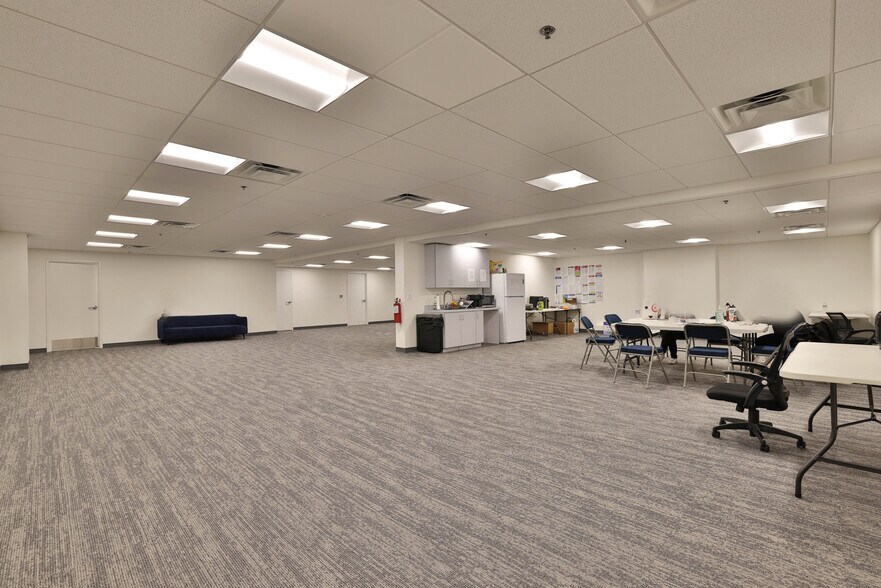 More Photos Of 3230 Auto Plz, Richmond Auto Dealership For Lease