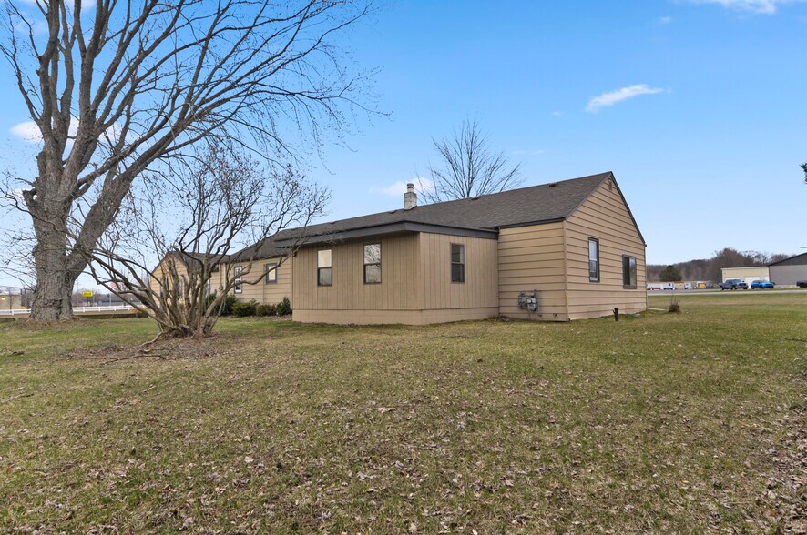 More Photos Of 18554 Northland Dr, Big Rapids Medical For Sale