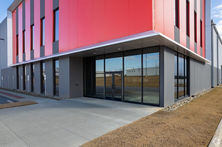 More Photos Of 1127 Woods Chapel Rd, Duncan Distribution For Lease