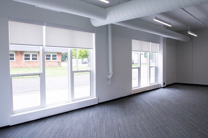 More Photos Of 27 S Squirrel Rd, Auburn Hills Coworking Space