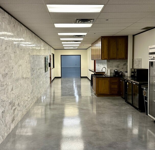 More Photos Of 2214 Braker Ln, Austin Distribution For Lease