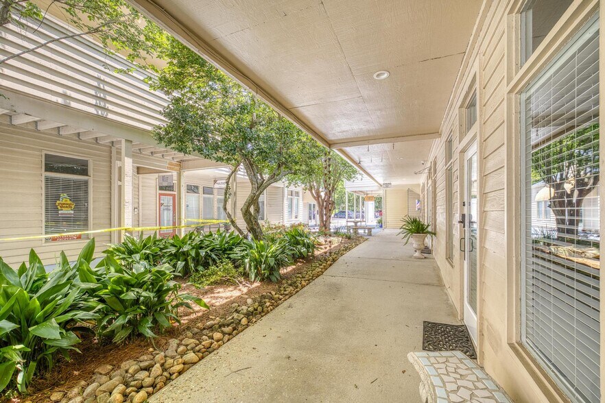 More Photos Of 913 Gulf Breeze Pky, Gulf Breeze Storefront Retail Office For Sale