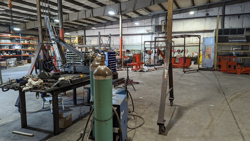 More Photos Of 22 Park Rd, Kingsbury Warehouse For Sale