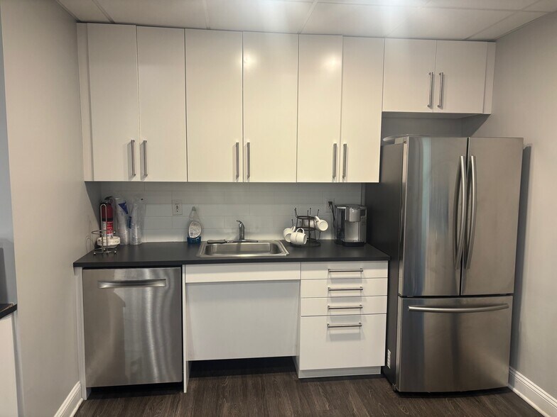 More Photos Of 740 Broad St, Shrewsbury Office For Lease