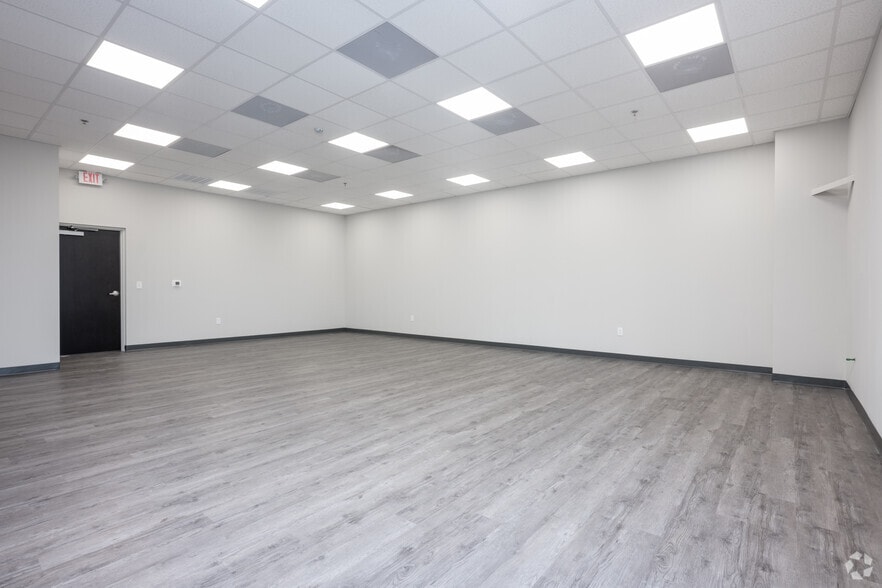 More Photos Of 717 Brigham Rd, Greensboro Flex For Lease