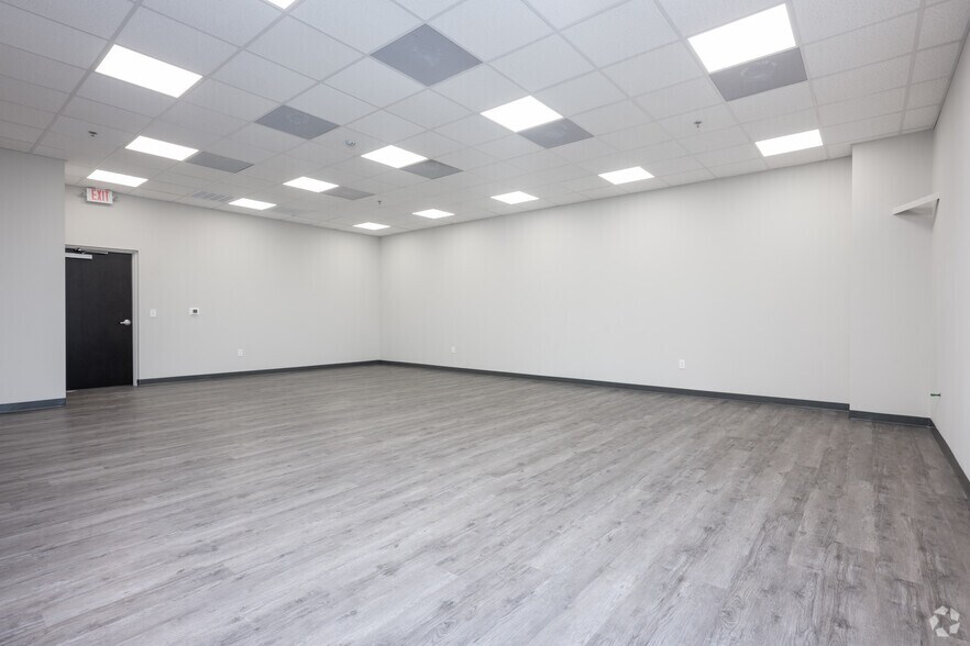 More Photos Of 717 Brigham Rd, Greensboro Flex For Lease