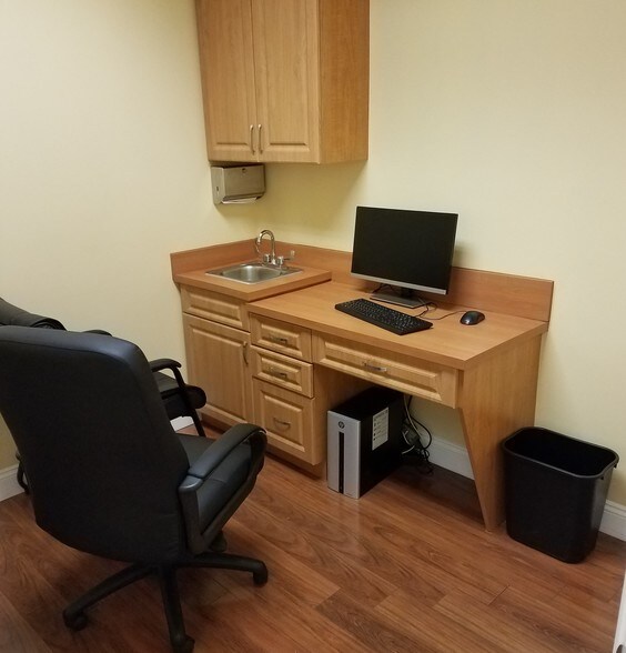 More Photos Of 709 S Federal Hwy, Boynton Beach Medical For Sale