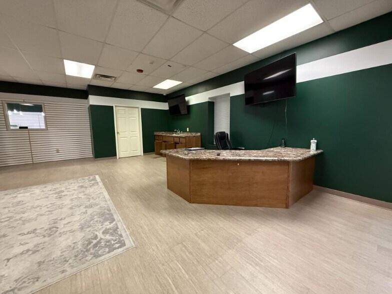 More Photos Of 794 E Main St, Tupelo Showroom For Sale