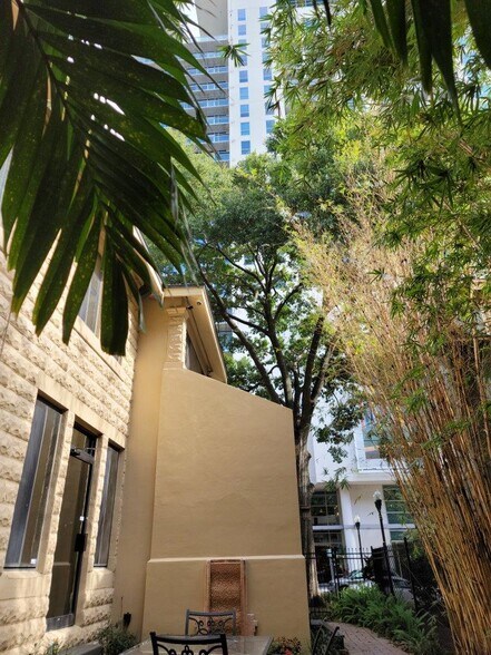 More Photos Of 350 E Pine St, Orlando Coworking Space