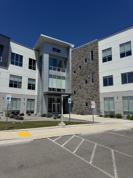 More Photos Of 38 W 13775 S, Draper Medical For Lease
