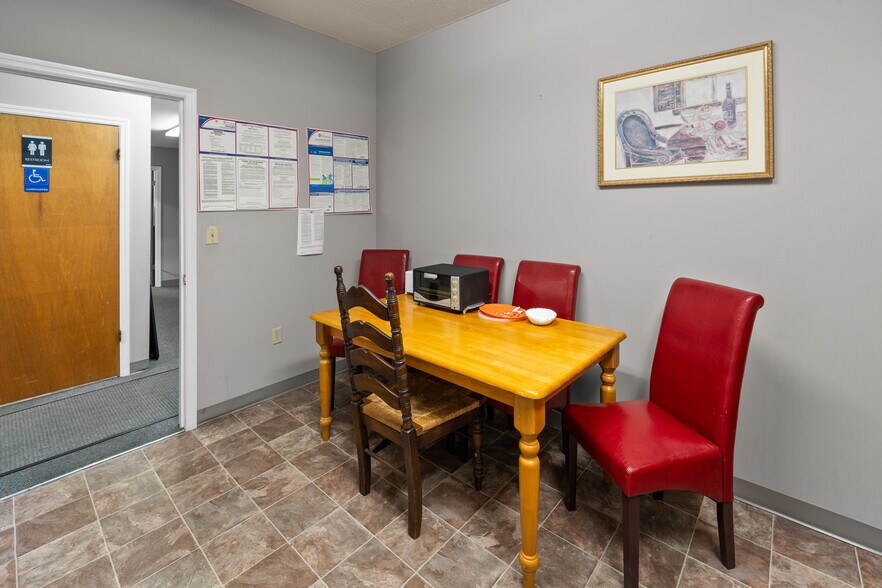 More Photos Of 421 US Highway 80 W, Garden City Freestanding For Lease