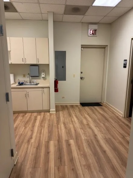 More Photos Of 2306-2310 W Touhy Ave, Chicago Apartments For Lease