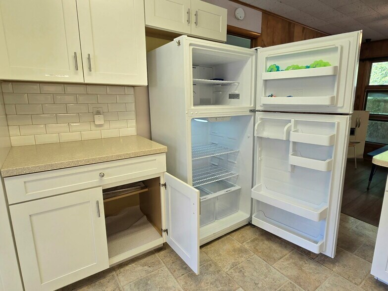 More Photos Of 1350 E Rhorer Rd, Bloomington Specialty For Sale