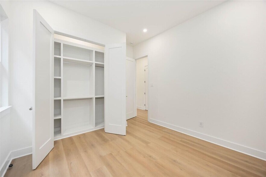More Photos Of 422 E 41st St, Houston Multifamily For Sale