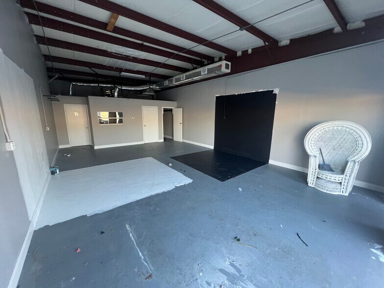 More Photos Of 5449 Benchmark Ln, Sanford Warehouse For Lease