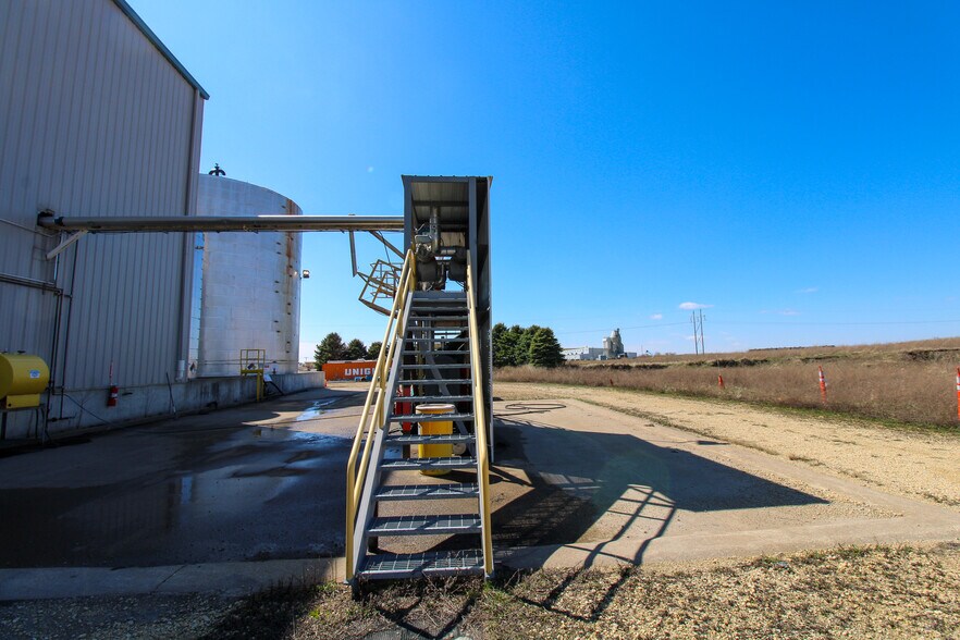 More Photos Of 5640 44th Ave S, Clinton Industrial For Sale