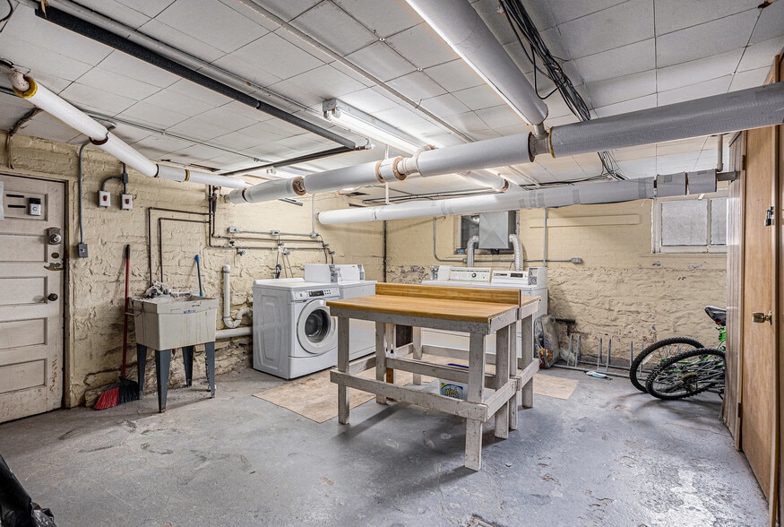 More Photos Of 701 Center Ave, Bay City Apartments For Sale