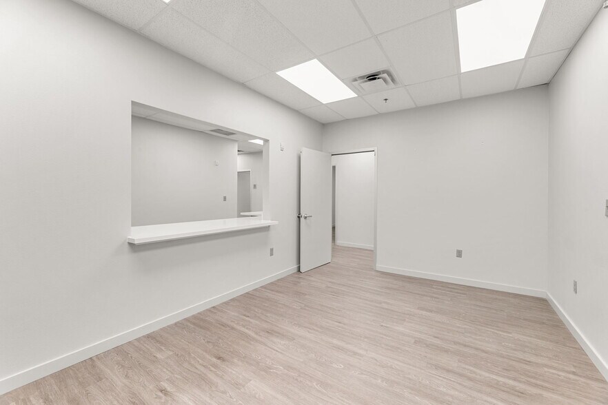 More Photos Of 5700 N Exp 77/83, Brownsville Medical For Sale