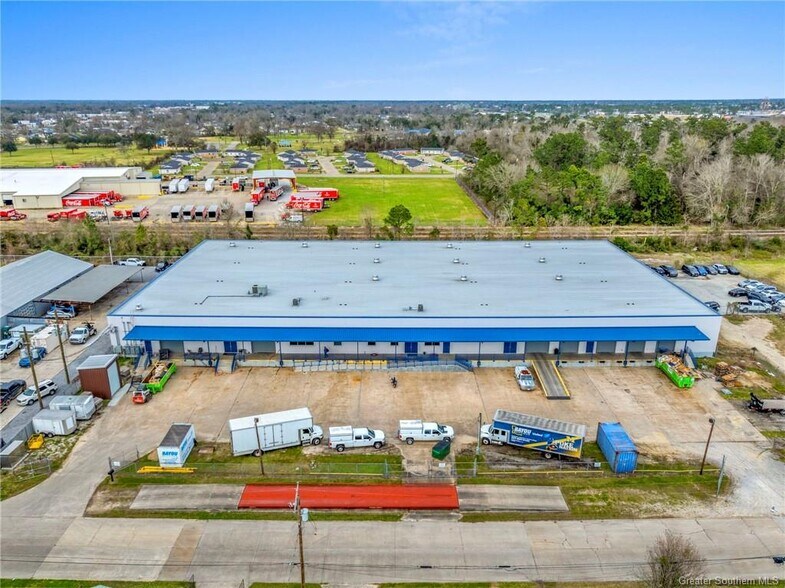 More Photos Of 2925 Industrial Ave, Lake Charles Distribution For Sale