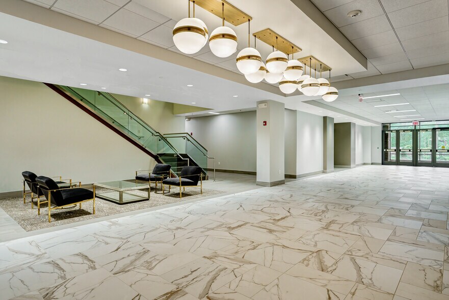 More Photos Of 3100 Easton Square Pl, Columbus Office For Lease