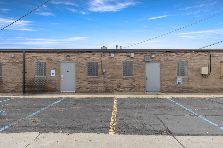 More Photos Of 1800 Grindley Park St, Dearborn Office For Lease