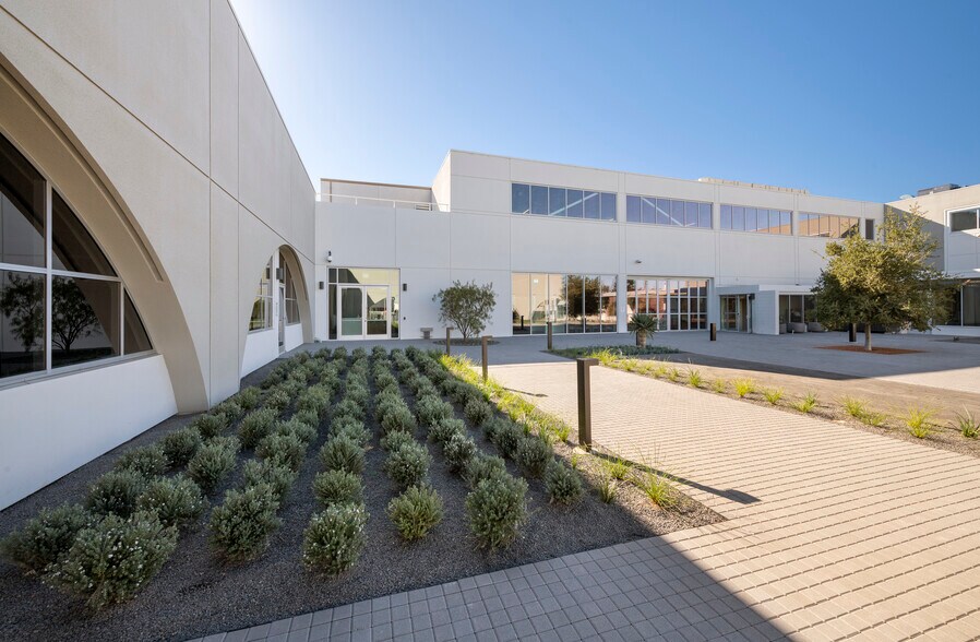 More Photos Of 150 Industrial Rd, San Carlos Flex For Sale