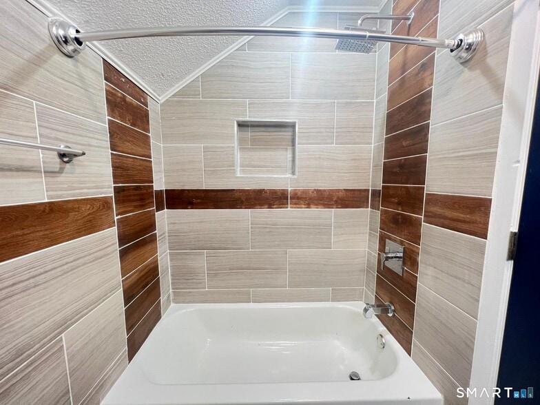 More Photos Of 5 Brookside Ln, Woodstock Apartments For Sale