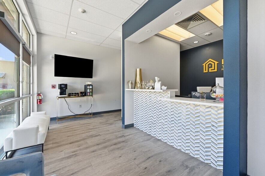 More Photos Of 333 E Highway 290, Dripping Springs Office For Lease