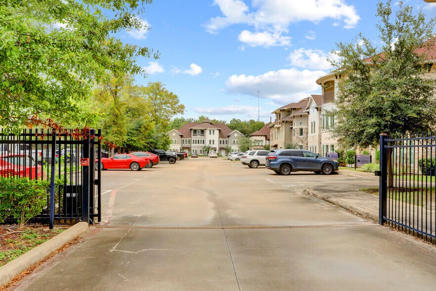 More Photos Of 6544 Greatwood Pky, Sugar Land Loft Creative Space For Sale